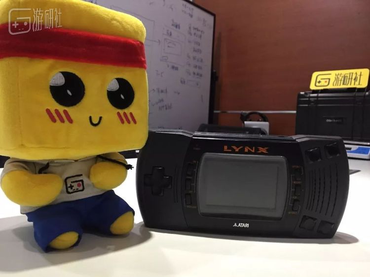 游研社的收藏里，就有一台Atari
Lynx