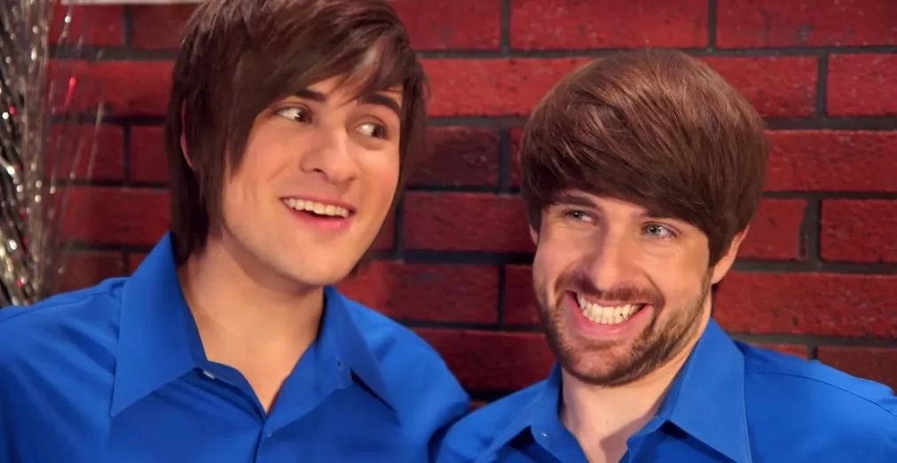 Smosh的安东尼(左)和伊安(右) Smosh的安东尼(左)和伊安(右)
