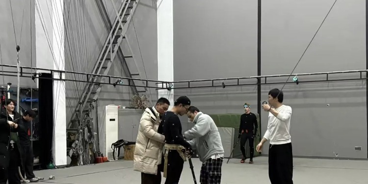 在《影之刃零》的动捕工作室，制作人梁其伟和我们狂聊了一小时武术设计