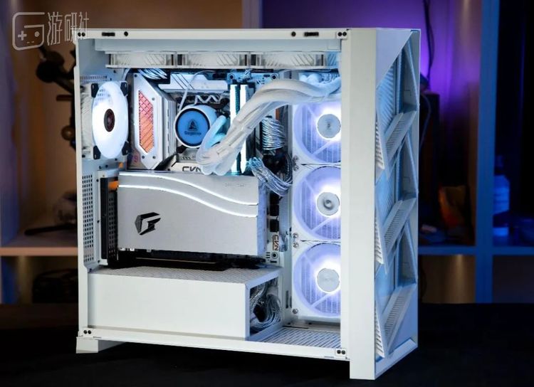 显卡表现和风扇上的RGB灯效都可以自行调节