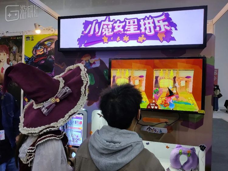 说来现场有相当多的女性身影，比例可能超过了三分之一