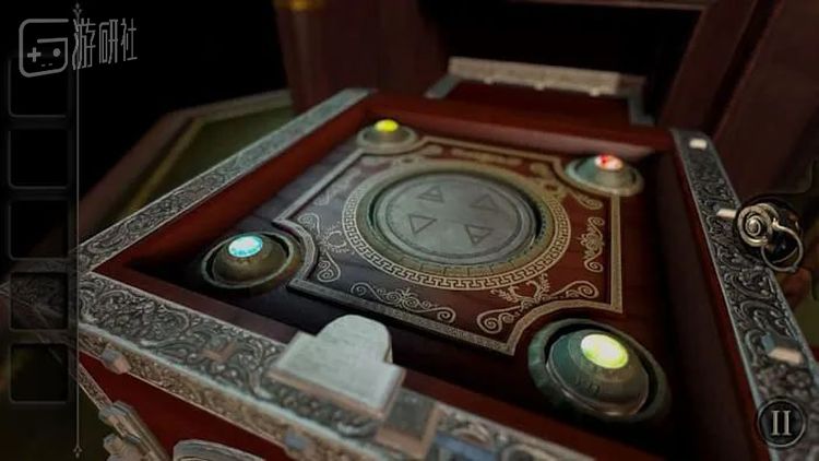 《The Room》中的机关桌