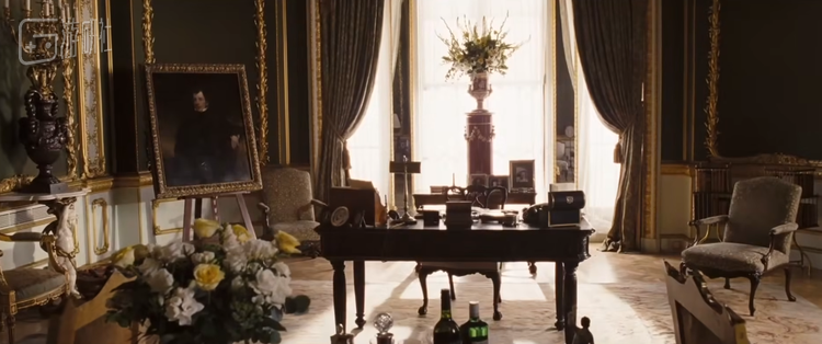 《国家宝藏2》中的坚毅书桌，在暗格内放有藏宝图 