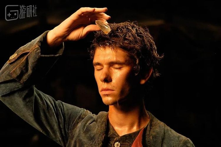 好比电影《香水》中的绝世香水，就不太可能靠人工合成还原出来