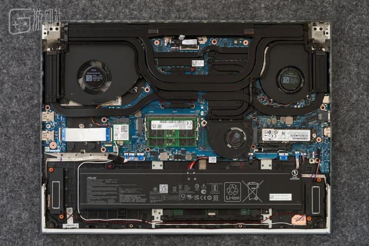 ROG枪神7 Plus超竞版背板拆机实拍