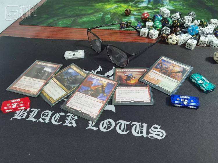 爸爸看小字用的老花镜