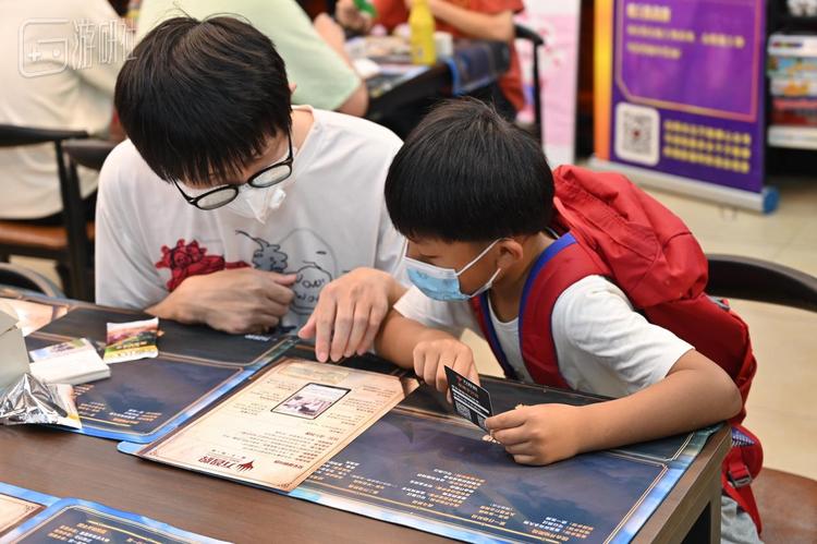 万智社友局北京场中的父子组