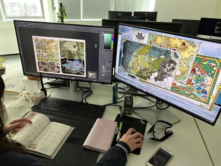 正在查看美术素材的团队成员