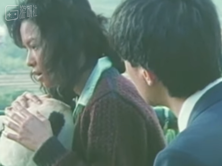 影片最后从美国学成归来的小强，同母亲在精神病院相认