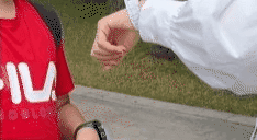 小天才电话手表能碰一碰加好友