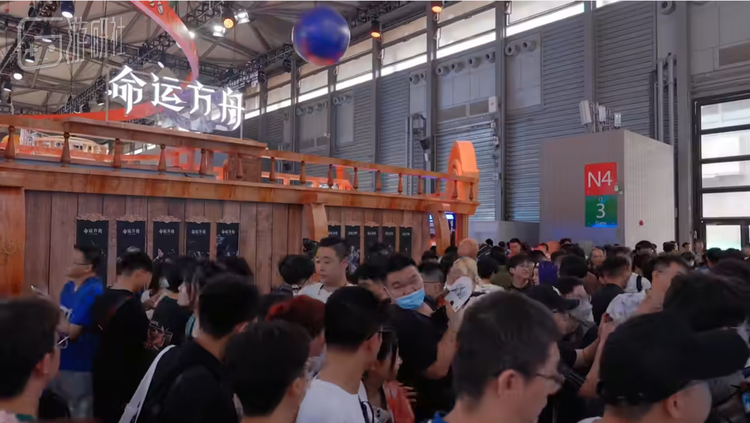 CJ上《命运方舟》的展台前