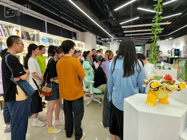 聚会游戏经常同“搞怪”二字联系在一起，最搞怪的聚会游戏，总是有着非常独特的幽默感。