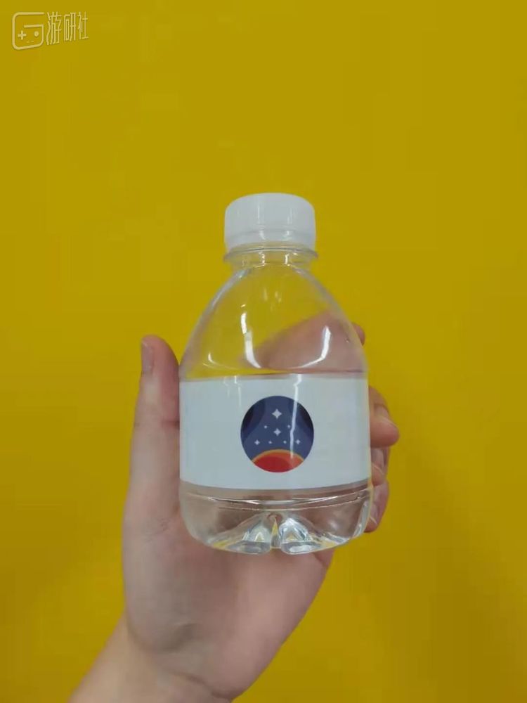 不到200毫升的“星空牌”矿泉水