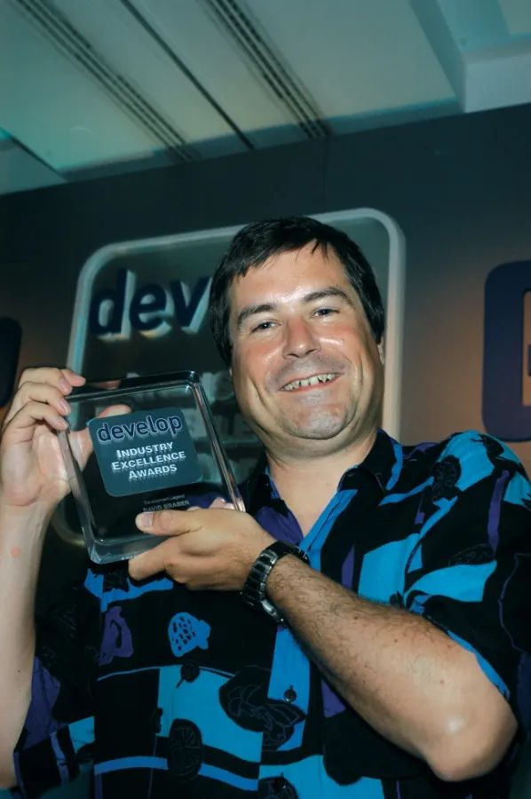 布拉本拿了不少游戏业界奖项  图源Retro Gamer网站，摄于2014年