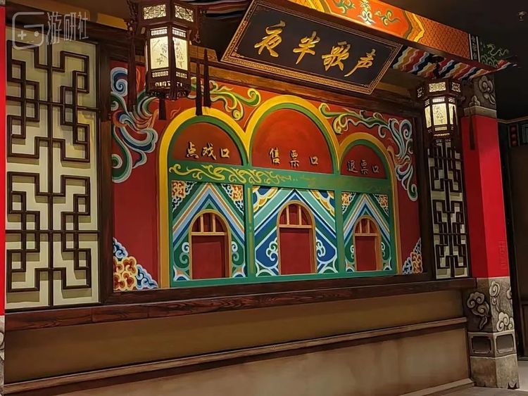 大厅里的外场装饰是这样，内场就是黑灯瞎火了