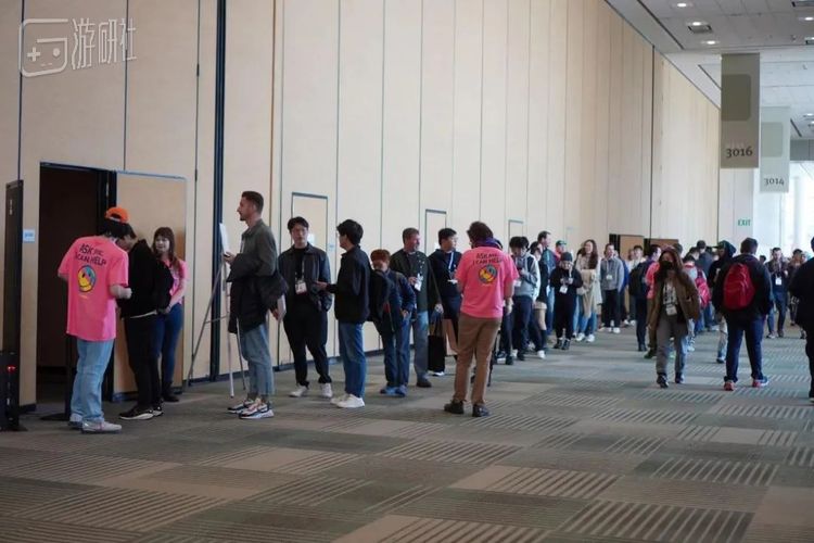 GDC现场，一场题为 “使用AI让你的游戏角色栩栩如生”的NVIDIA演讲的门外排着长队