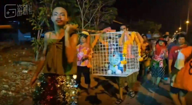 因为不想虐猫，泰国人把哆啦A梦祭天了 1%title%