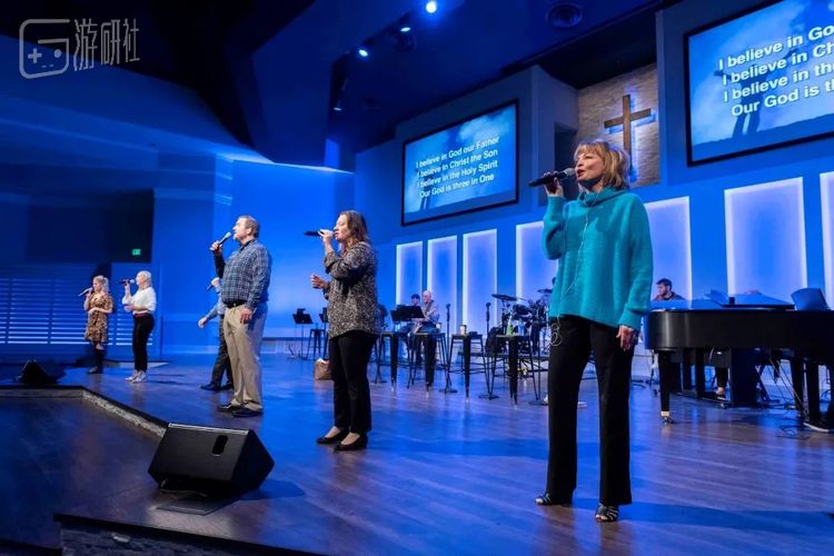 “赛博传教”  图源Church Interiors网站
