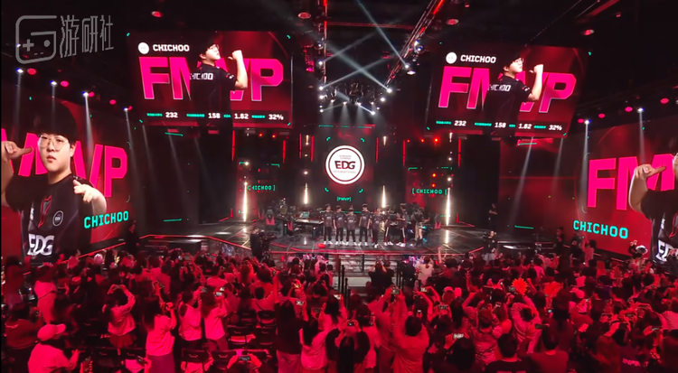 EDG选手CHICHOO获得生涯首个FMVP，全场观众都为他喝彩
