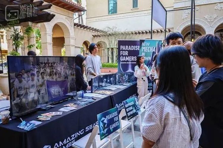 USC Games EXPO 现场 西山居的展位前有不少人围观和咨询