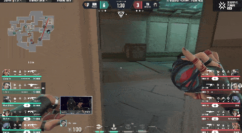 猜到TH进攻路线后，t3xture配合队友投掷物完成“四杀”