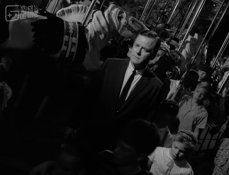 曲终人散，成年人从旋转木马的梦境中醒来