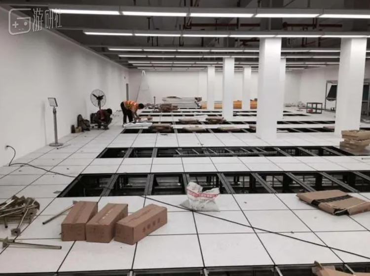 架空防静电地板，清洁起来很麻烦