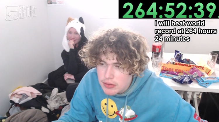 左上是Norme的母亲