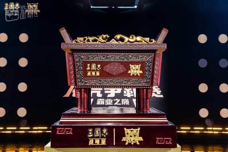 象征龙虎赛最高荣耀的仿汉龙虎冠军鼎，在本届又被篆刻上了更多新的名字