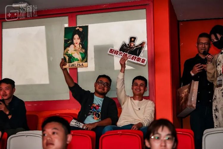 粉丝来到现场应援