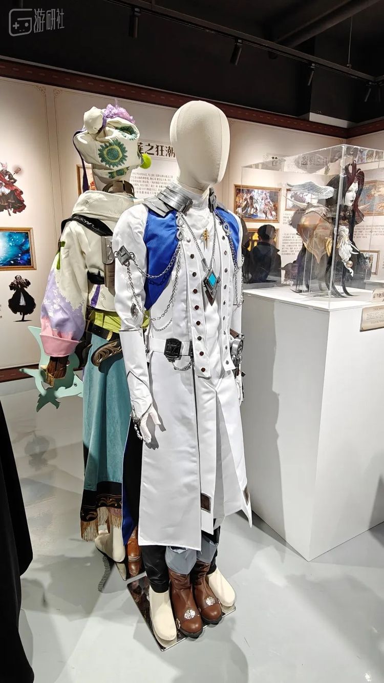 展览现场展出的游戏内服装