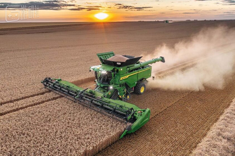今年刚上市的John Deere S7系列收割机