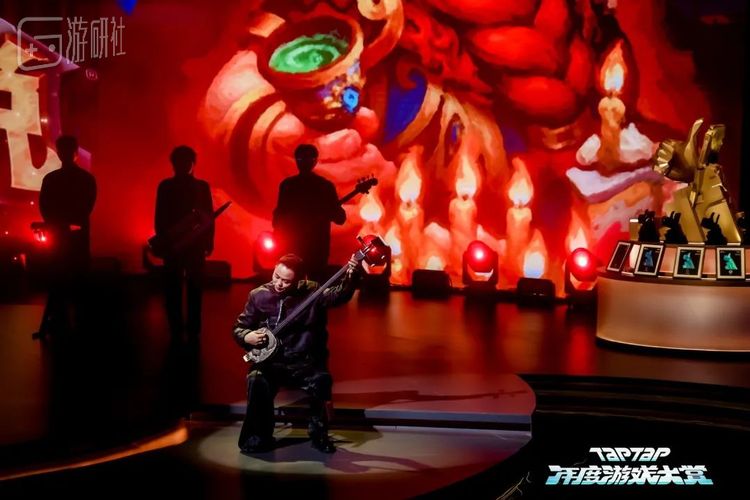 由陕北说书传承人、《黑神话》无头僧说唱配音演员熊竹英带来的开场演出