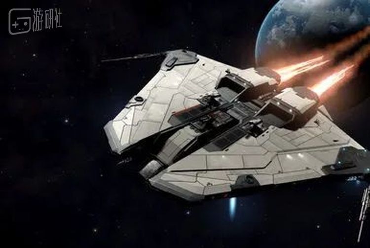 玩家“刘备”驾驶的“Krait Phantom”是艘探索专精的船，有着出色的视野和跳跃距离，但并不擅长货运