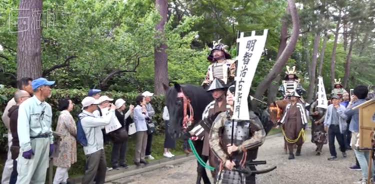日本龟冈地区每年5月3日举行的光秀祭活动，在被“野望说”洗白前，开展这样的活动是难以想象的