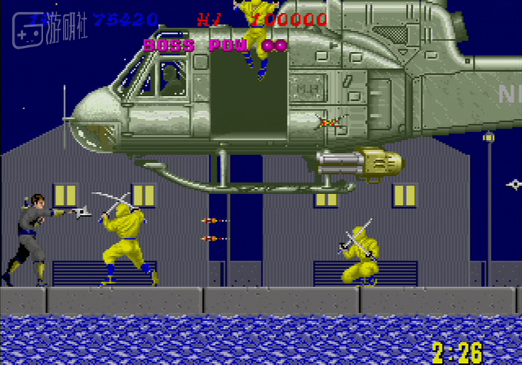 街机《Shinobi》是一个短兵相接，节奏十分快的游戏，但并不适合家用游戏主机