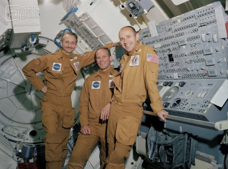 1973 年 12 月 28 日，由于不满工作强度，Skylab的三名宇航员主动切断对地联系长达90分钟