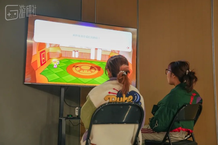 在现场，我们还准备了同样能够双人一起玩的《超级魂斗罗》《宇宙巡航机V》《超级马力欧3D世界+狂怒世界》等游戏