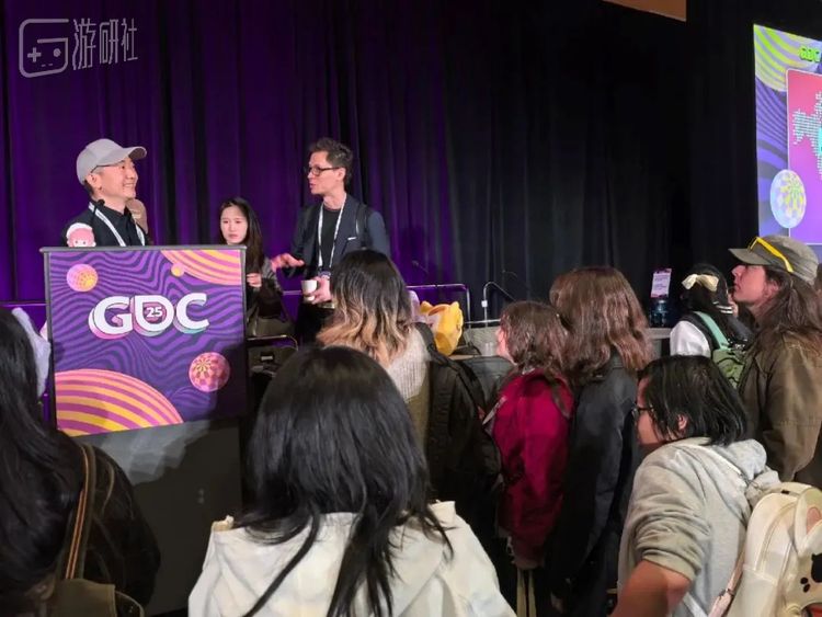 从听众的热情中，也不难看出大家对培养年轻人才话题的关注