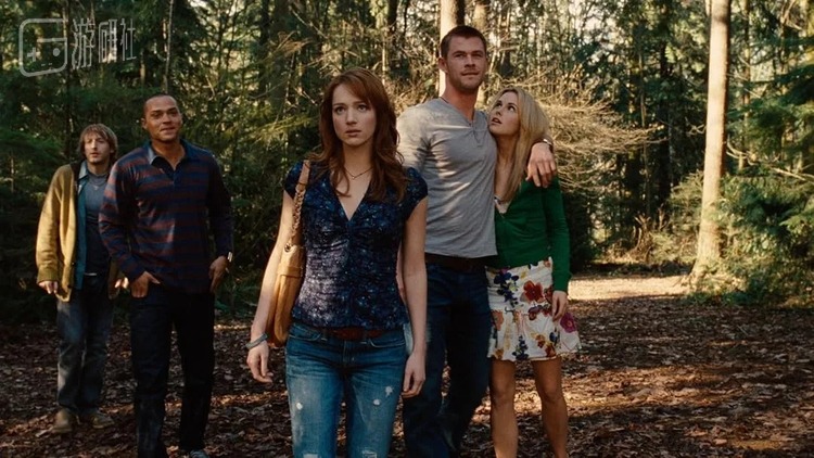 主演之一是饰演过雷神托尔的克里斯·海姆斯沃斯，只不过这次他没有什么“妙妙锤”