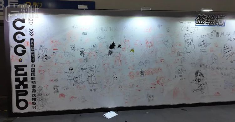 正如观众再少，签绘墙依旧被大家的画给填满了