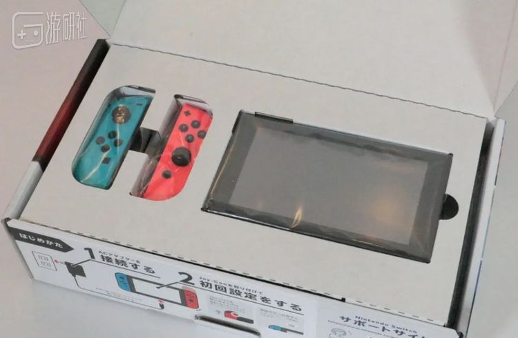 可以看到留白空间和主机零件基本五五开