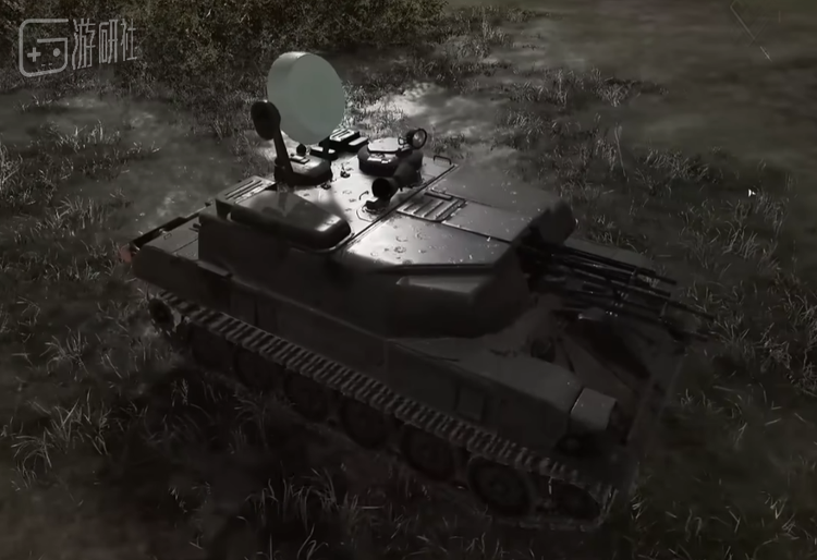 在雨中警戒的防空炮