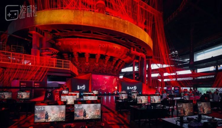 PC采用的是NVIDIA GeForce RTX 5070显卡，同时开启了DLSS 4多帧生成，可支持全景光线追踪并拥有AI所带来的更高性能，体验下来运行非常流畅