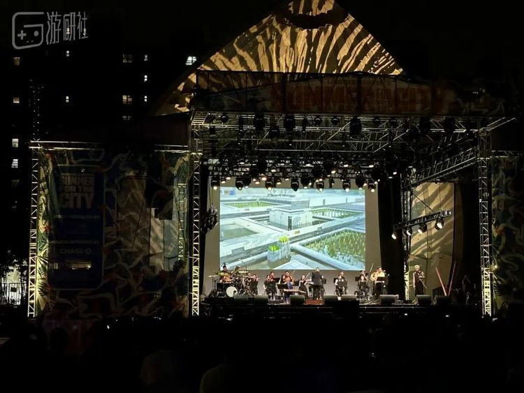 大屏幕展示的“宏山”是终末地的中国风科幻工业场景