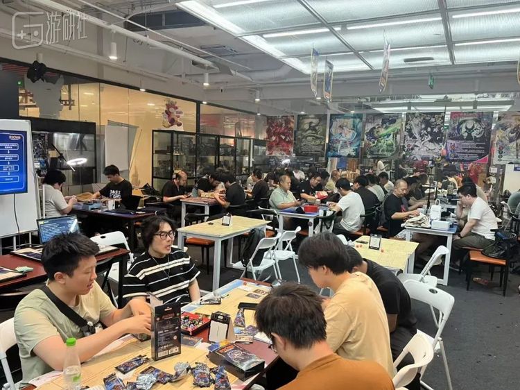 另一场现开赛的比赛现场