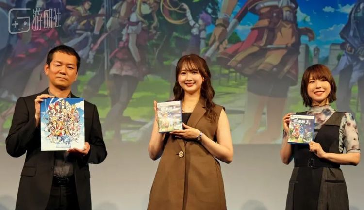 空轨1st中艾丝蒂尔的声优高柳知叶（中），和约修亚的声优藤原夏海（右）