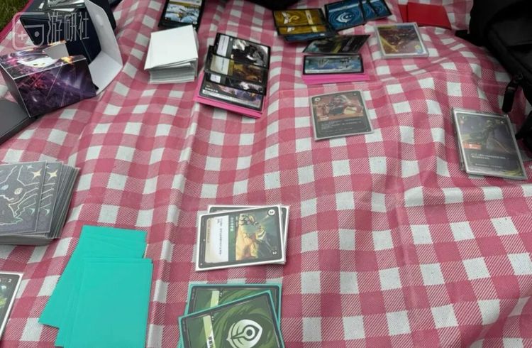 这次去草莓也带上了牌