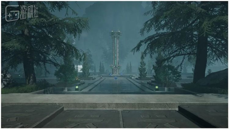 在广场随便走走，目光所及几乎全是对称的建筑设计，就连场景里的小怪都是对称出现的