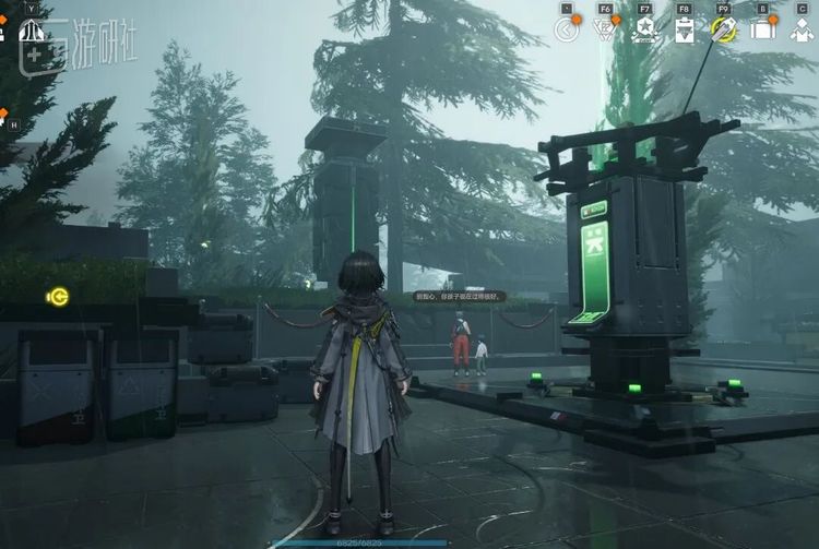 在名为安思园的这块区域，可以看到若干坐落在松树环抱中的纪念碑